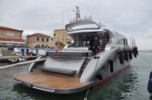 Sanremo: lo yacht extralusso Symphony si prepara a lasciare